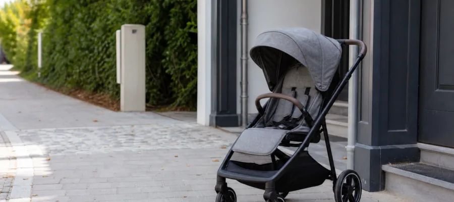 Kinderwagen Nutzung im Alltag: Praktische Tipps fuer Spaziergaenge, Reisen und urbane Mobilitaet